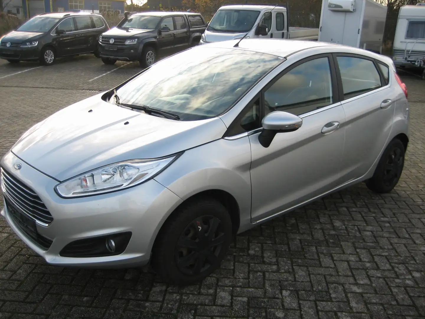 Ford Fiesta 1.0 - Klima - Plateado - 1