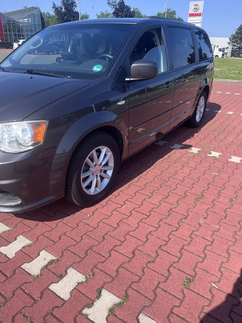 Dodge Grand Caravan Grau - 2