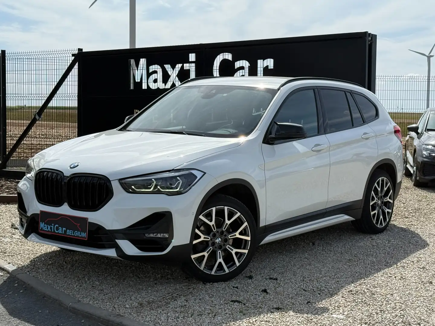 BMW X1 X1 1.5i sDrive18 / 41.000 km / Jantes Alu 19 / GPS Белый - 1