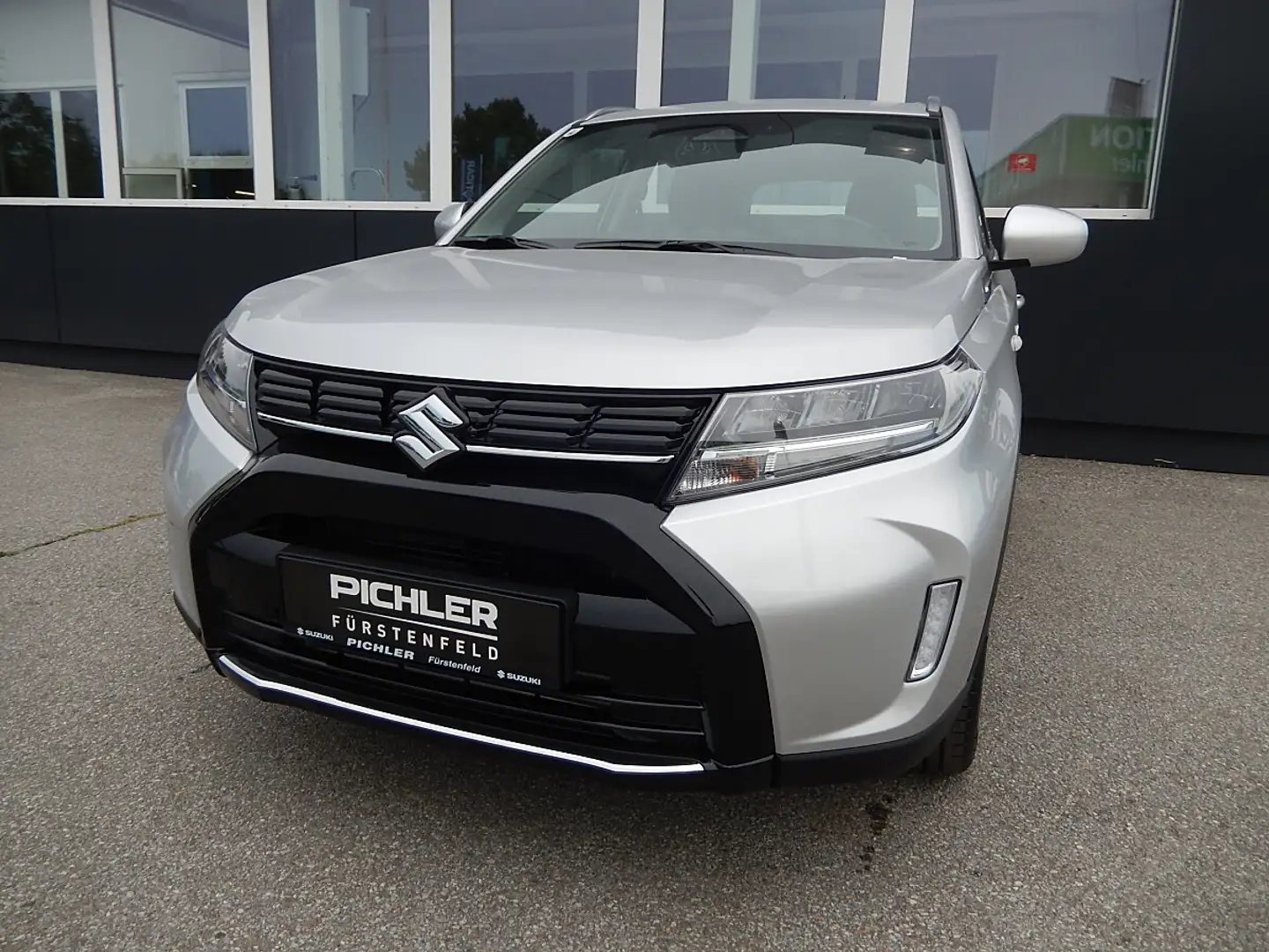 Suzuki Vitara 1,4 Hybrid clear Silber - 1