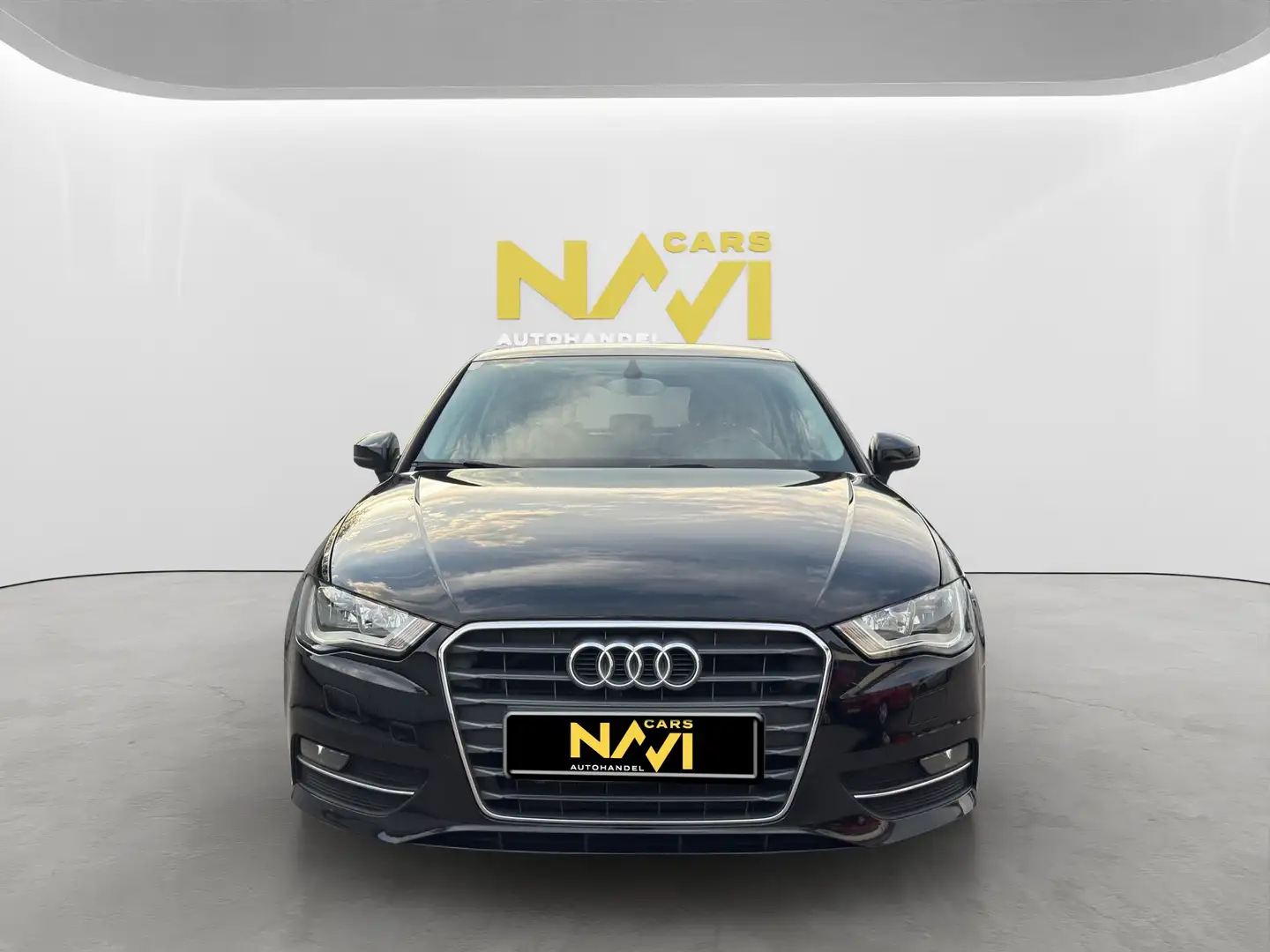 Audi A3 attraction Schwarz - 2
