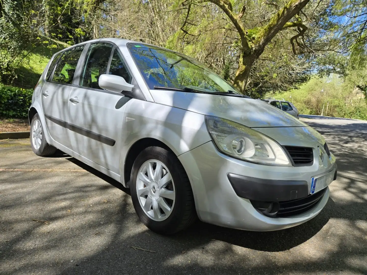 Renault Grand Scenic 1.9DCI Dynamique Grau - 2