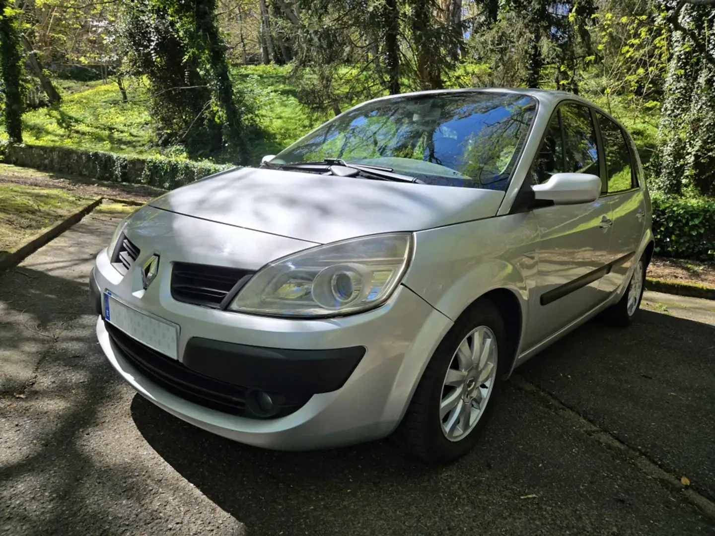 Renault Grand Scenic 1.9DCI Dynamique Gris - 1