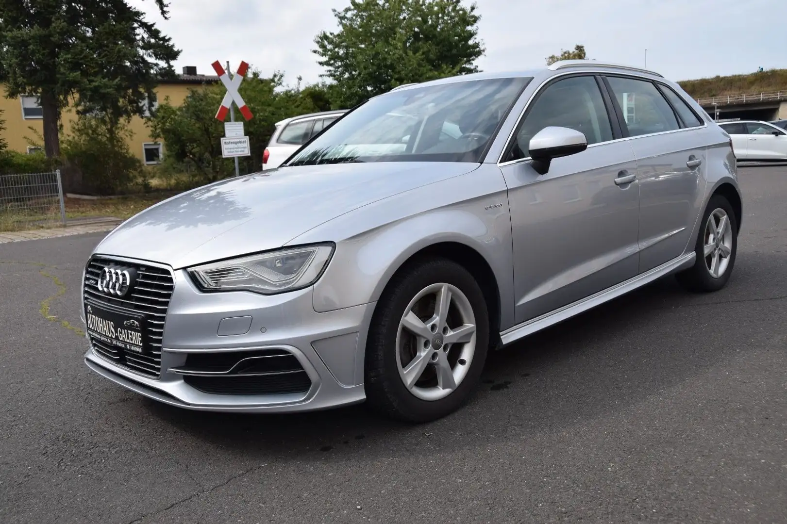 Audi A3 Sportback e-tron*LED*ACC*TEILLEDER*NAVI Silber - 1