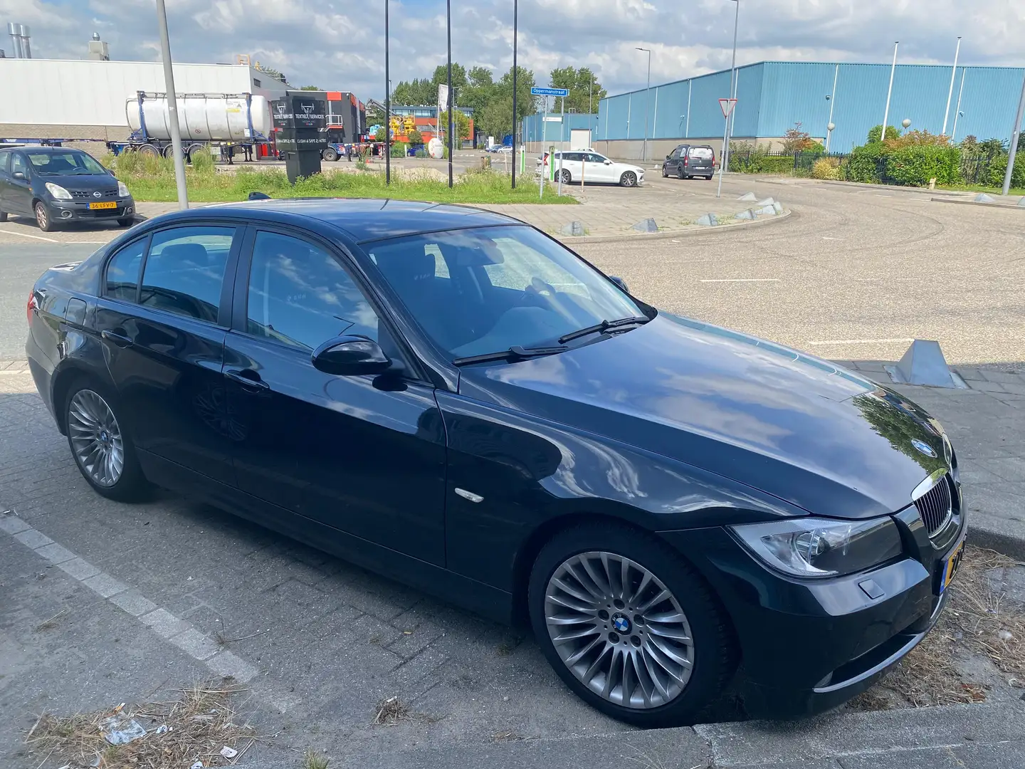 BMW 320 320i Zwart - 2