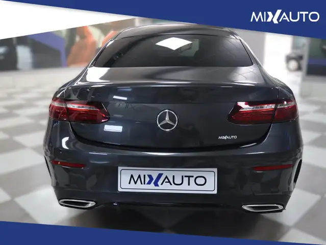 Mercedes-Benz E-Class view 4