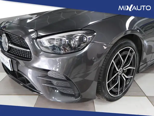 Mercedes-Benz E-Class view 8