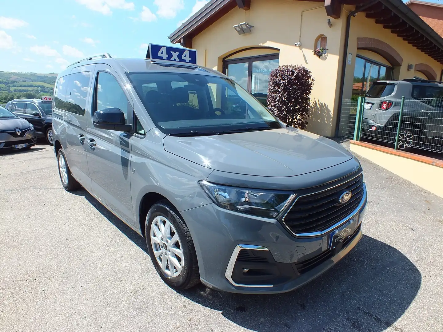 Ford Tourneo Connect GRAND TOURNEO 2.0 TDI 122 CV 4X4 7-POSTI TITANIUM Gri - 1