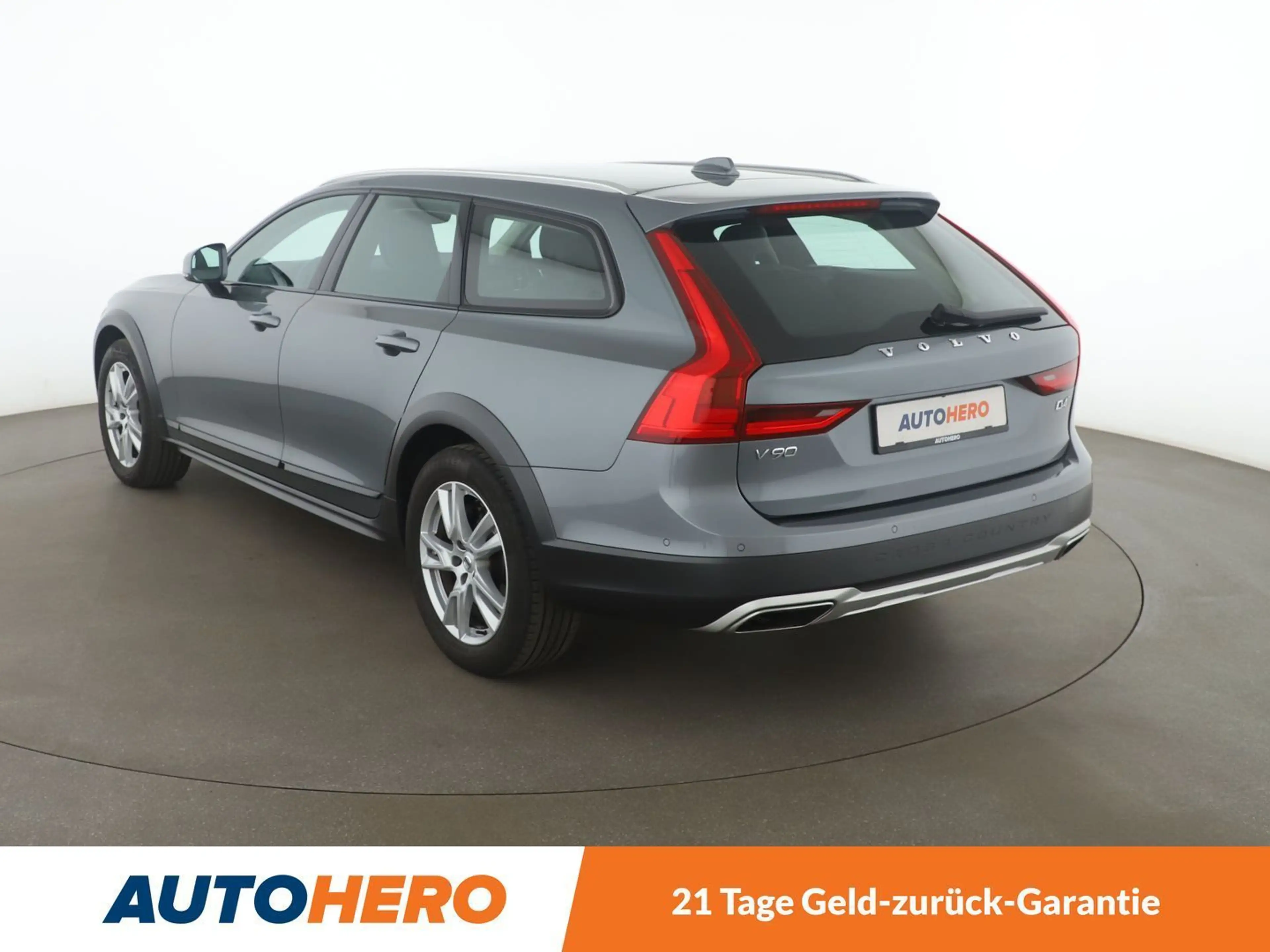 Volvo V90 Cross Country 2.0 D4 AWD Aut.*360CAM*B&W*ACC*LED*NAVI*PDC* — photo 4