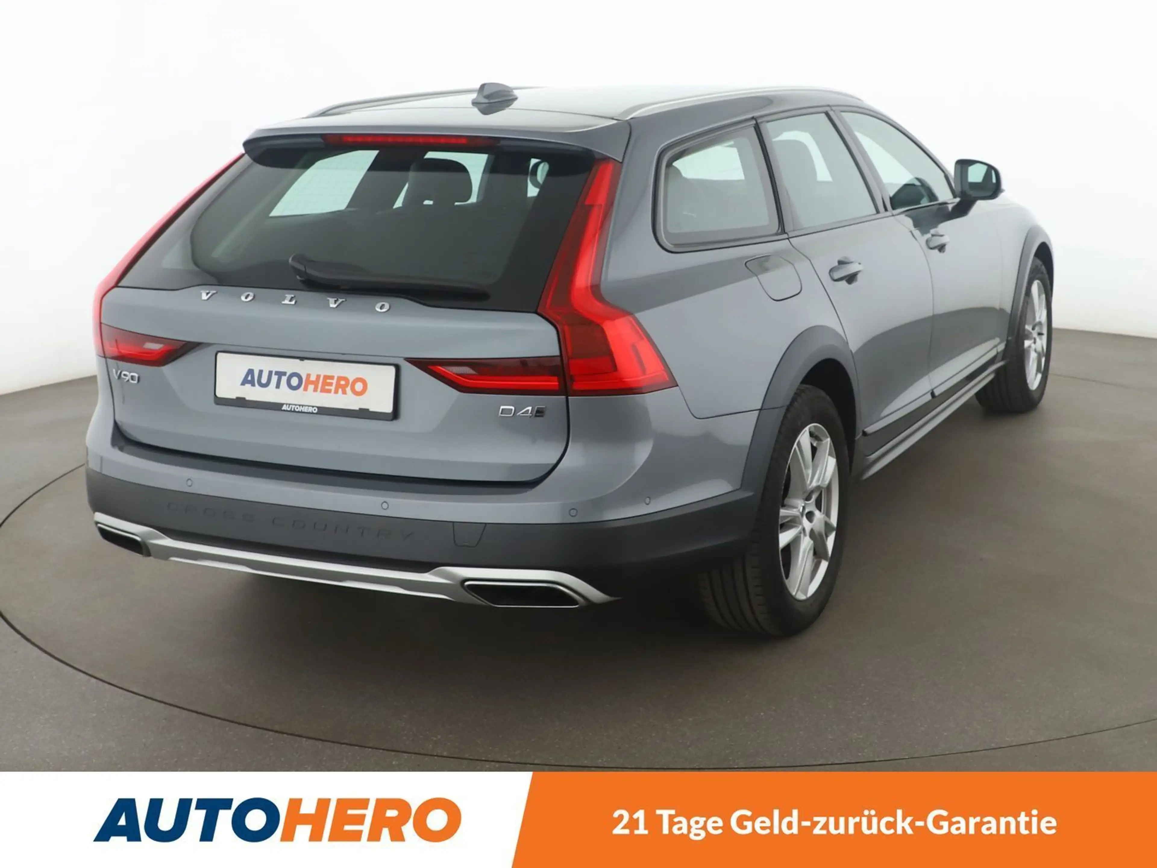 Volvo V90 Cross Country 2.0 D4 AWD Aut.*360CAM*B&W*ACC*LED*NAVI*PDC* — photo 6
