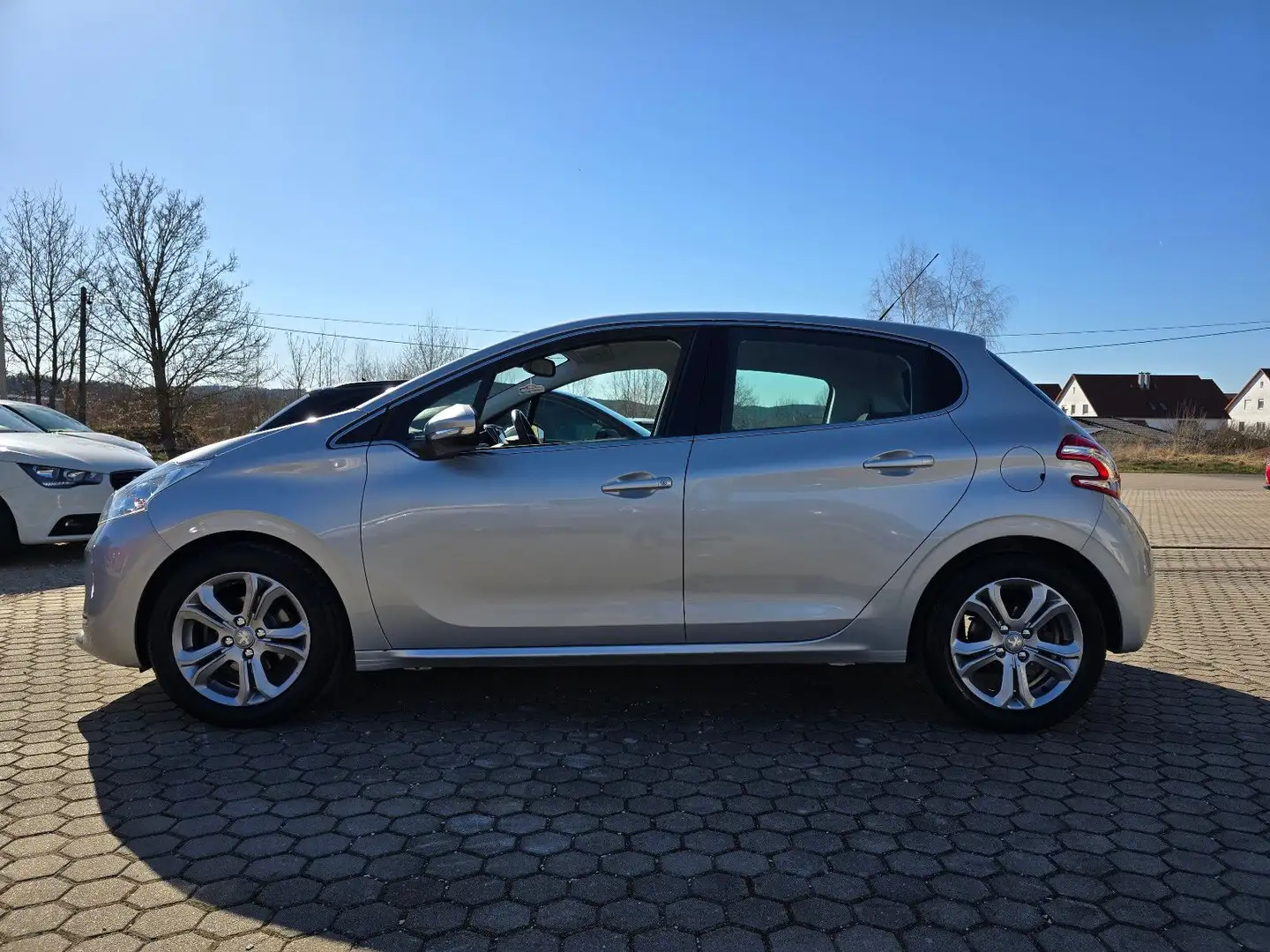 Peugeot 208 Allure/ SHZ/ Klima/ TÜV NEU Gris - 2