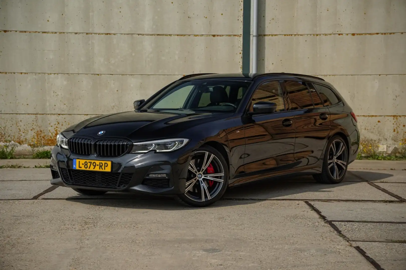 BMW 330 3-serie Touring 330i M-Sport Zwart - 1