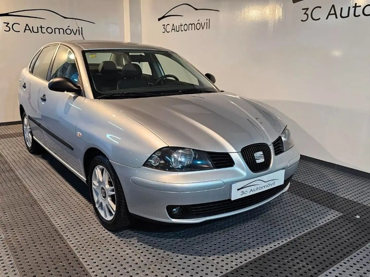 SEAT 1.9 SDI REFERENCE Gris - 1