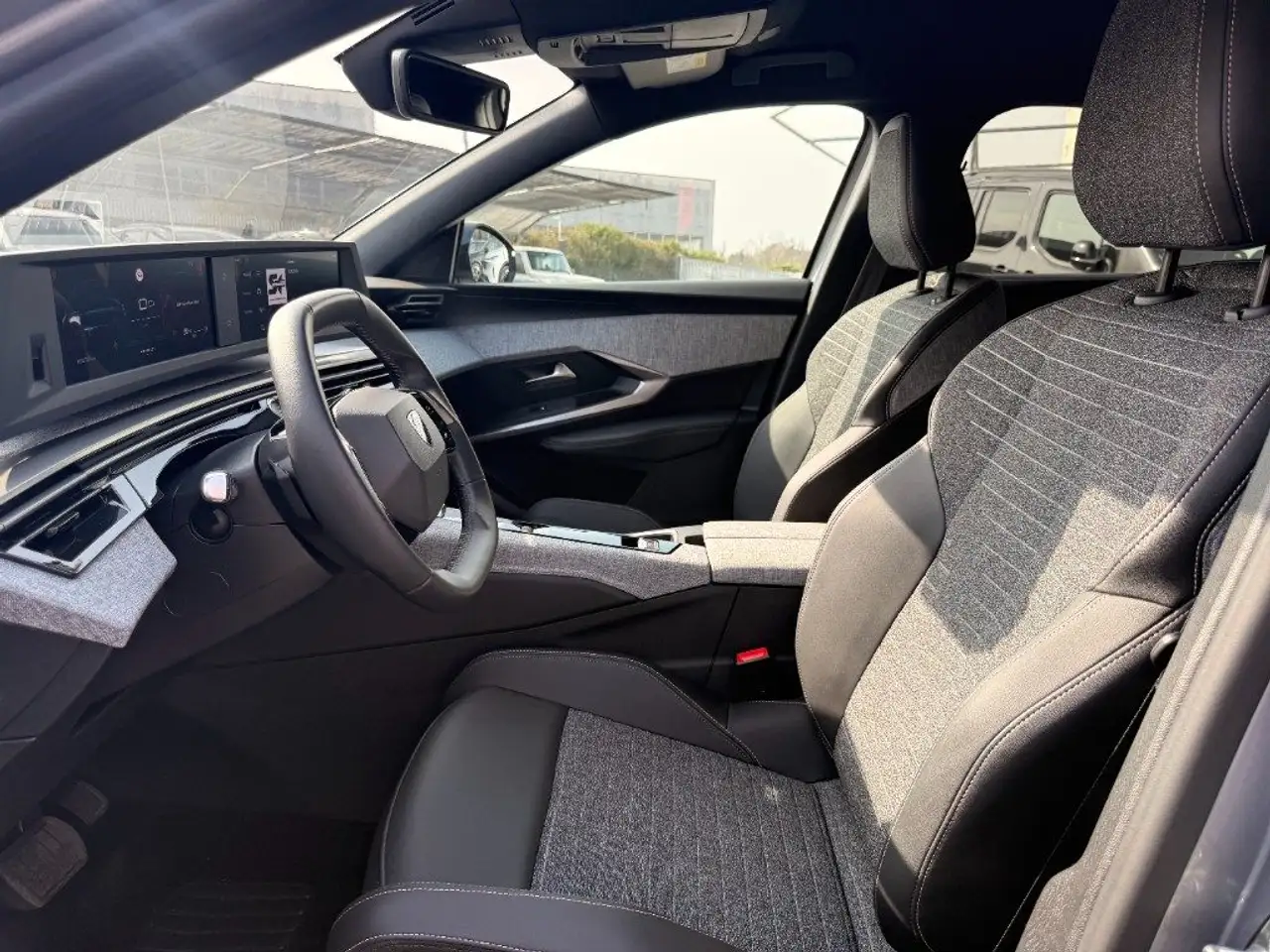 Peugeot 5008 Hybrid 145 e-DCS6 Allure 7P 8