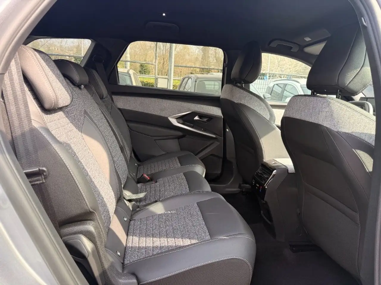 Peugeot 5008 Hybrid 145 e-DCS6 Allure 7P 16