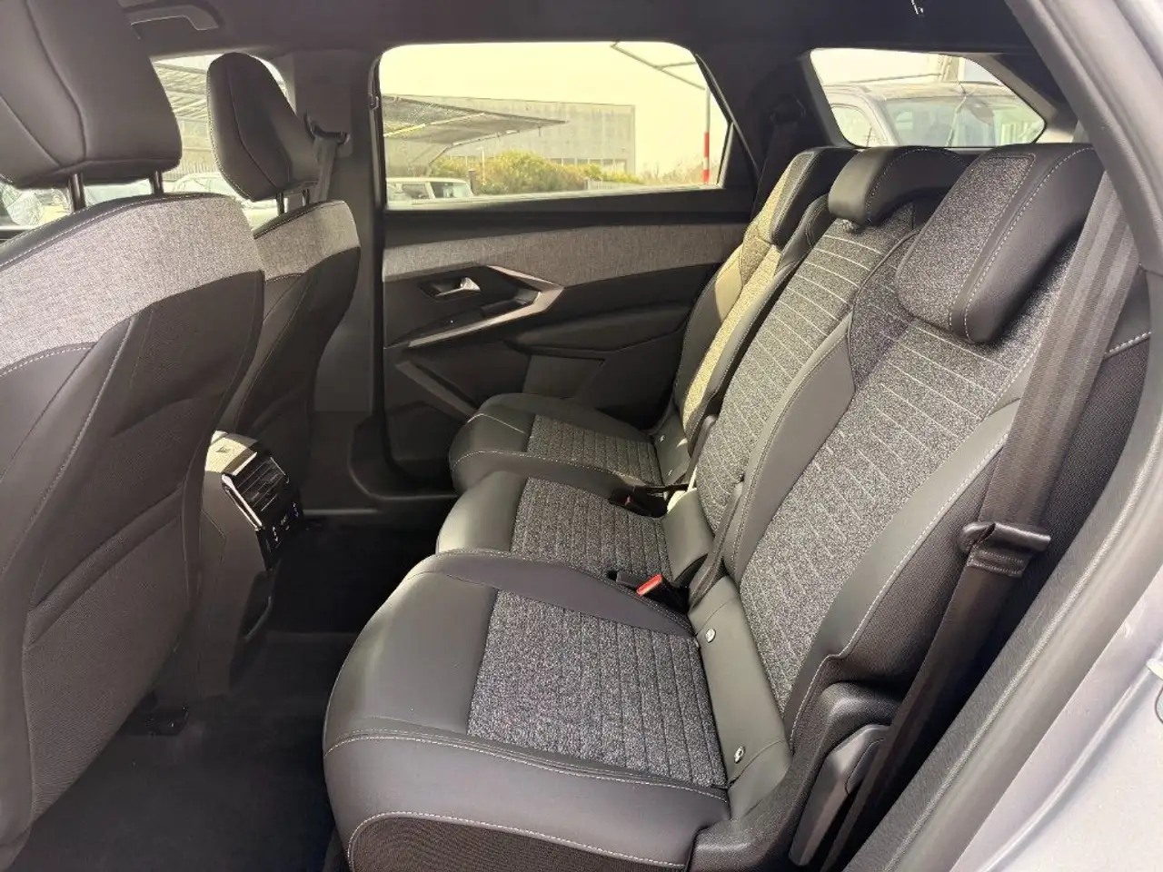 Peugeot 5008 Hybrid 145 e-DCS6 Allure 7P 9