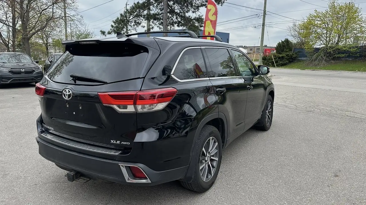 Toyota Highlander снимка Toyota Highlander