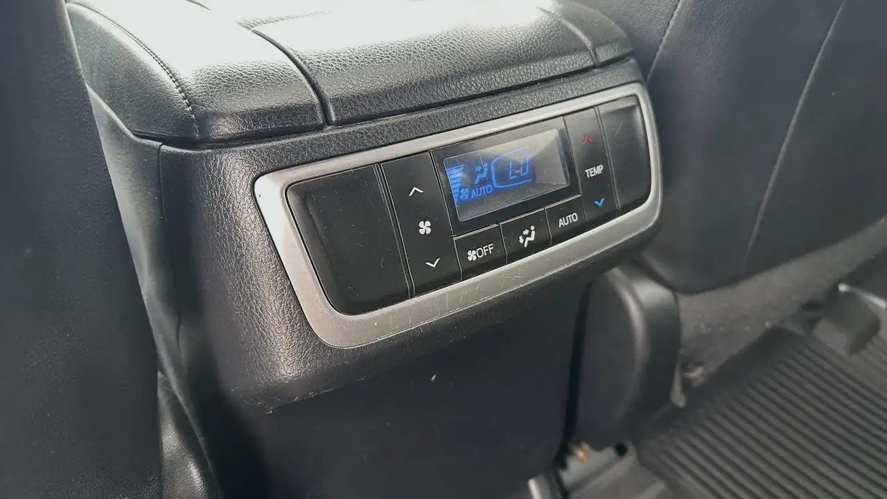 Toyota Highlander снимка Toyota Highlander