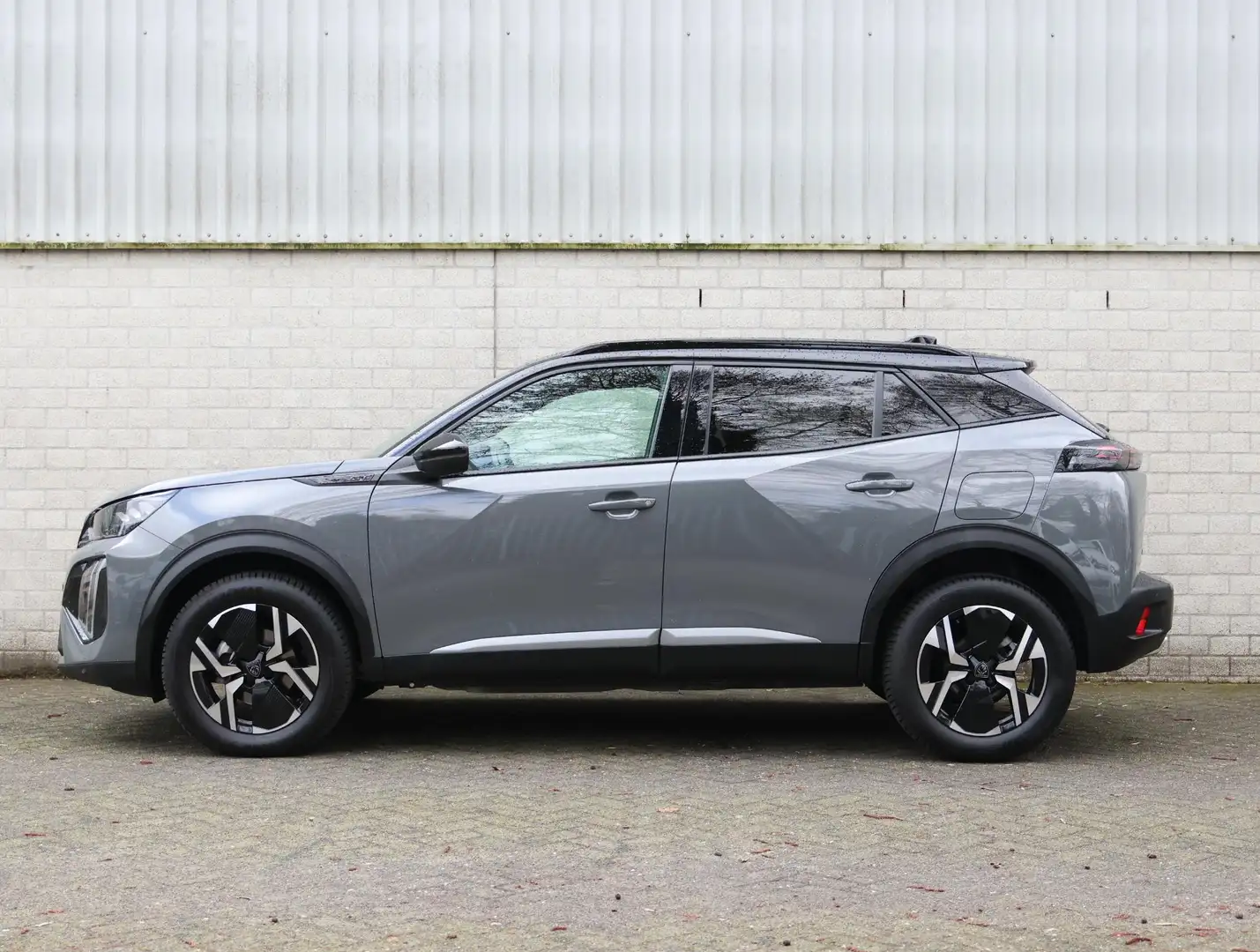 Peugeot 2008 SUV 1.2 130 pk GT | Camera | Full LED | Wireless C Grijs - 2