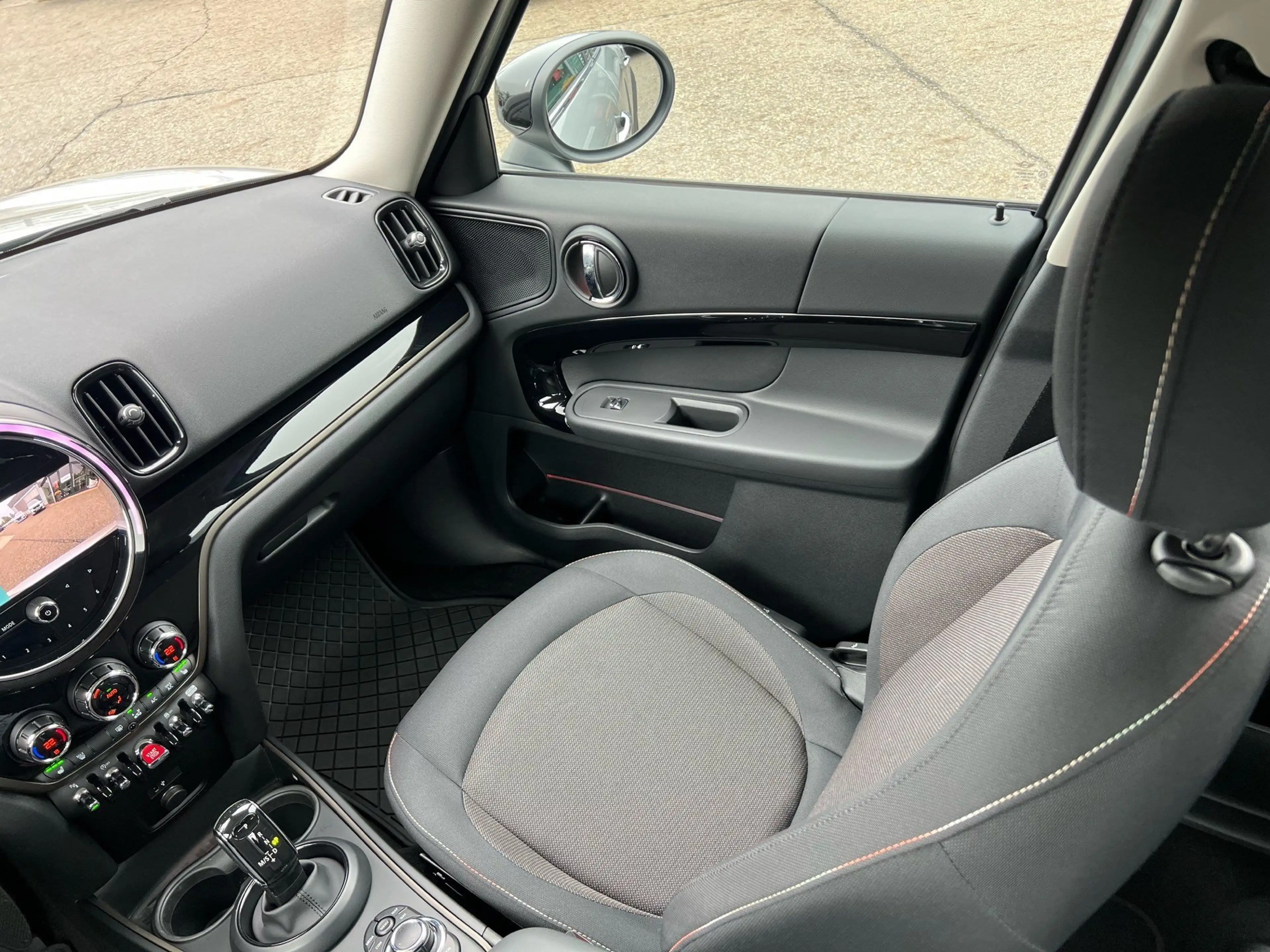 MINI Cooper Countryman DAB RFK Navi Tempomat Shz LED — photo 30