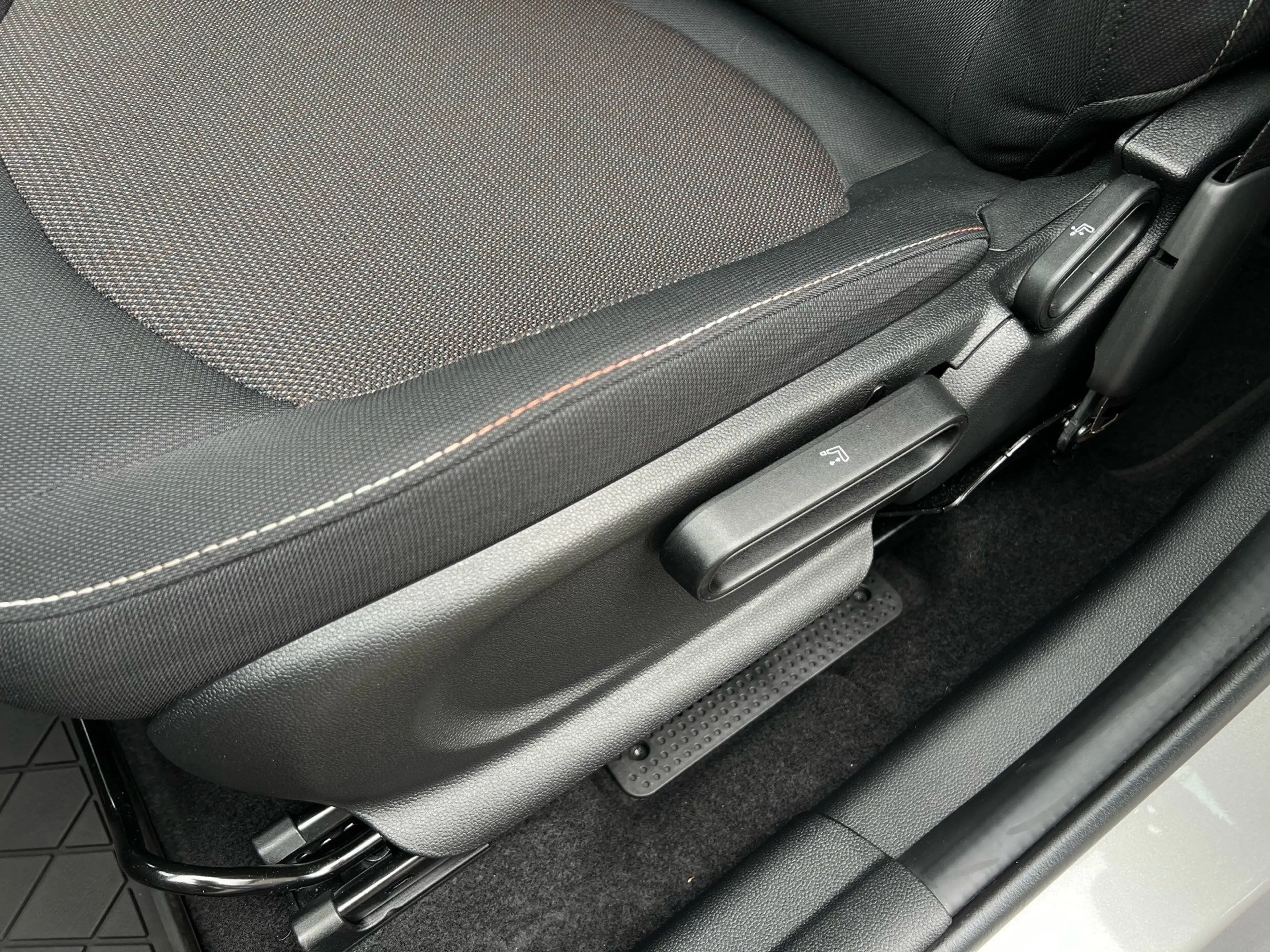 MINI Cooper Countryman DAB RFK Navi Tempomat Shz LED — photo 16