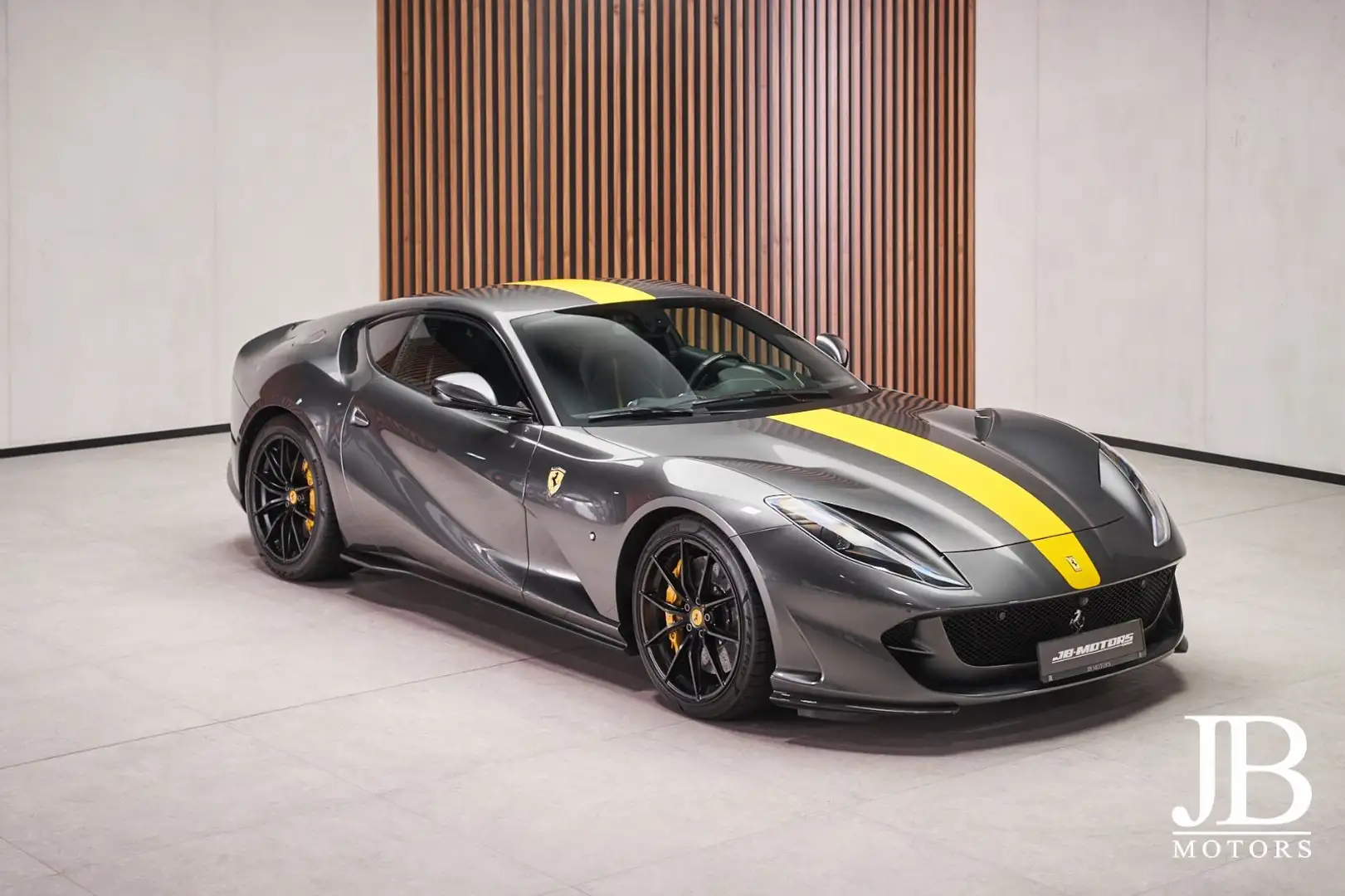 Ferrari 812 Superfast Lift LED Carbon Grijs - 1