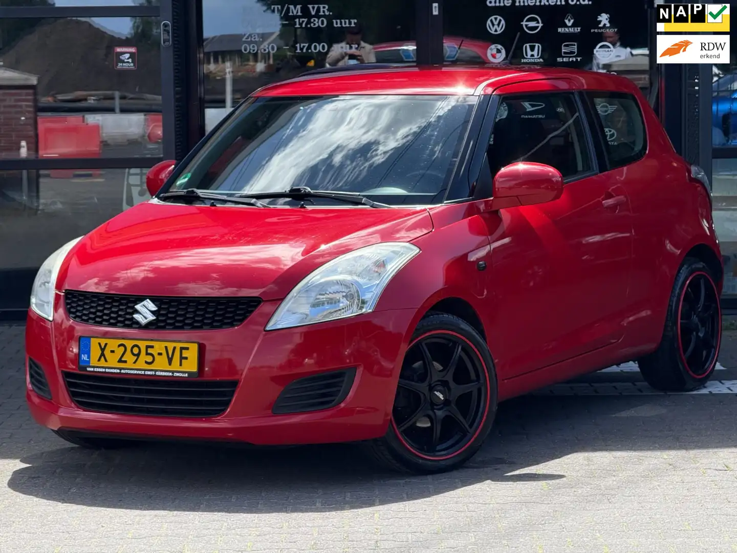 Suzuki Swift 1.2 Base AIRCO/LMVELGEN/MOOIROOD!BOEKJESAANWEZIG Rood - 1