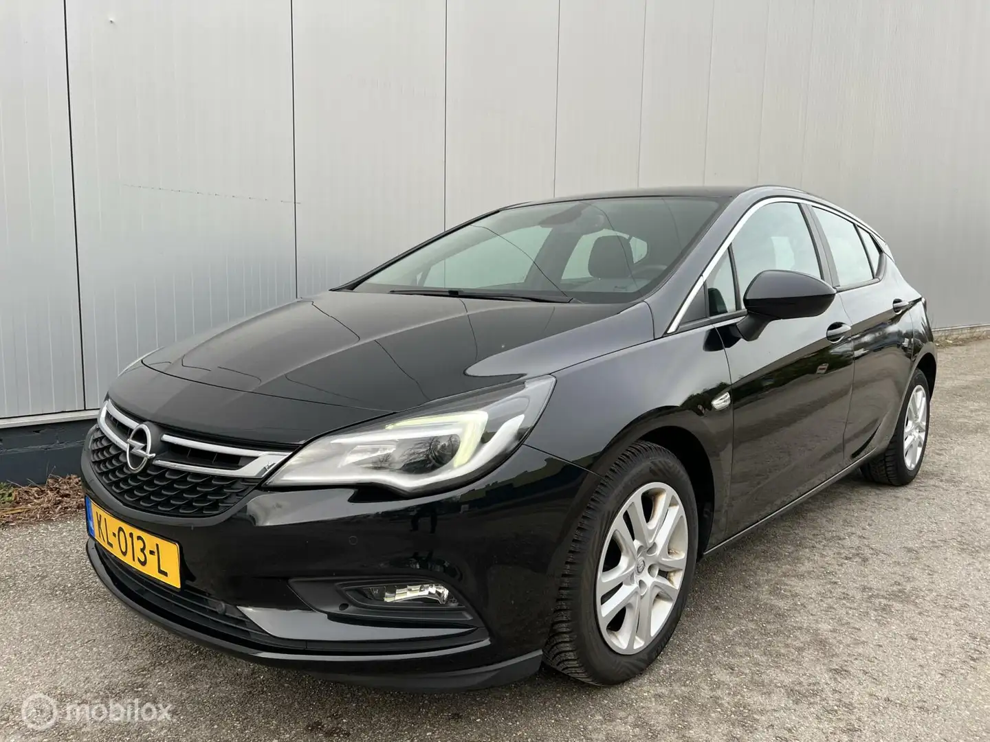 Opel Astra 1.6 CDTI Business+ Zwart - 1