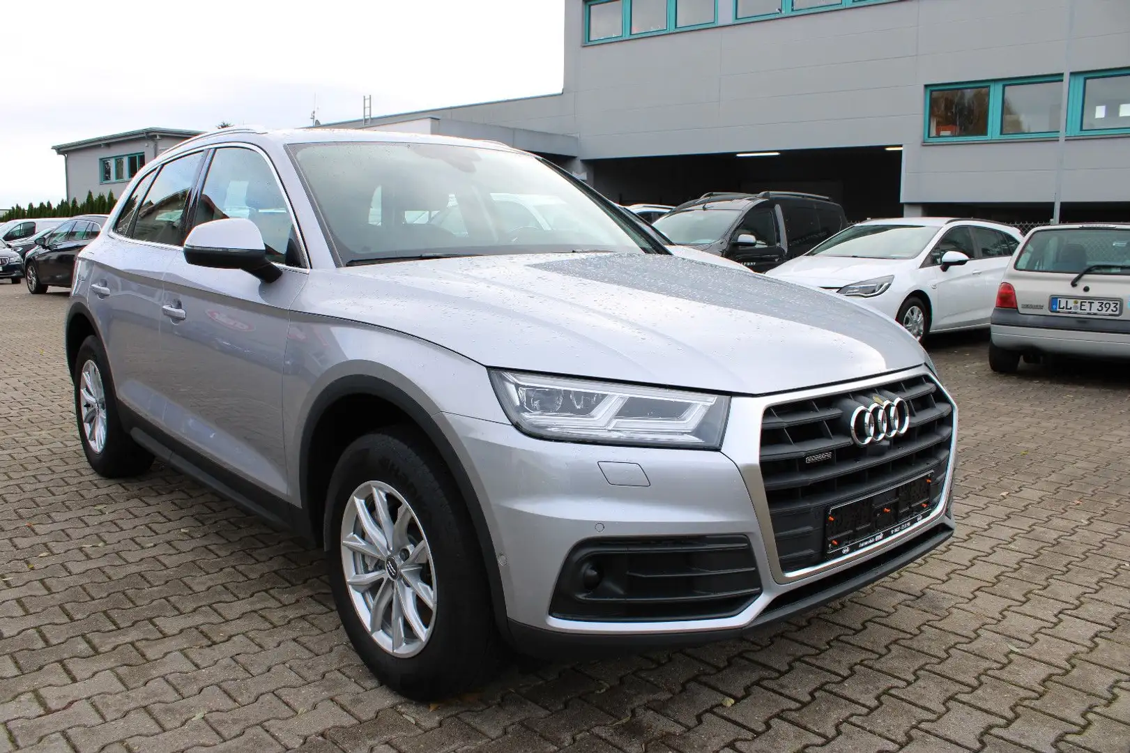 Audi Q5 TDI S tronic quattro Navi,360Kamera,AHK,PDC Silber - 2