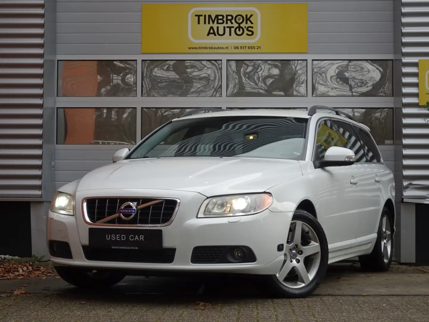 Volvo V70 2.5FT 230pk Aut. Youngtimer *Xenon/Afn.Trekhaak/Hi Bianco - 1