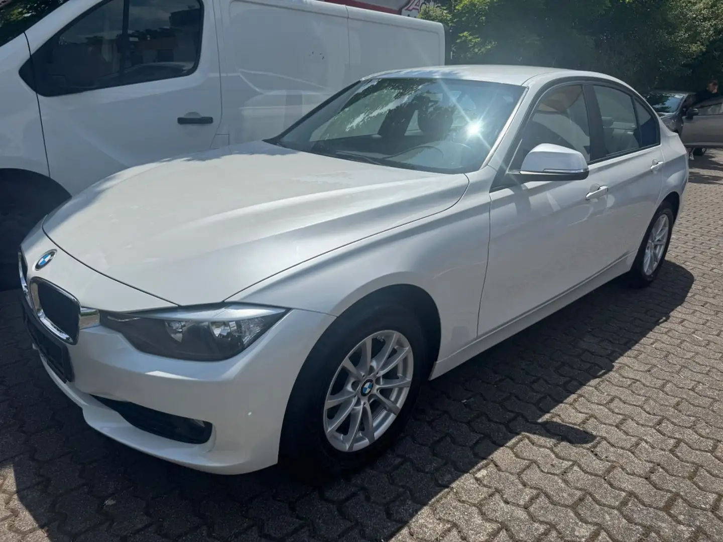 BMW 318 Baureihe 3 Lim. 318 d xDrive Navi+Bluetooth Blanco - 1