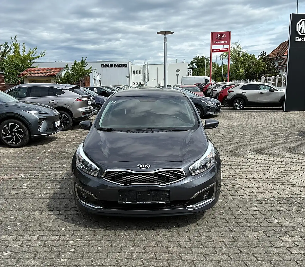 Kia Ceed / cee'd cee'd 1,4 MPI Silber Grau - 1