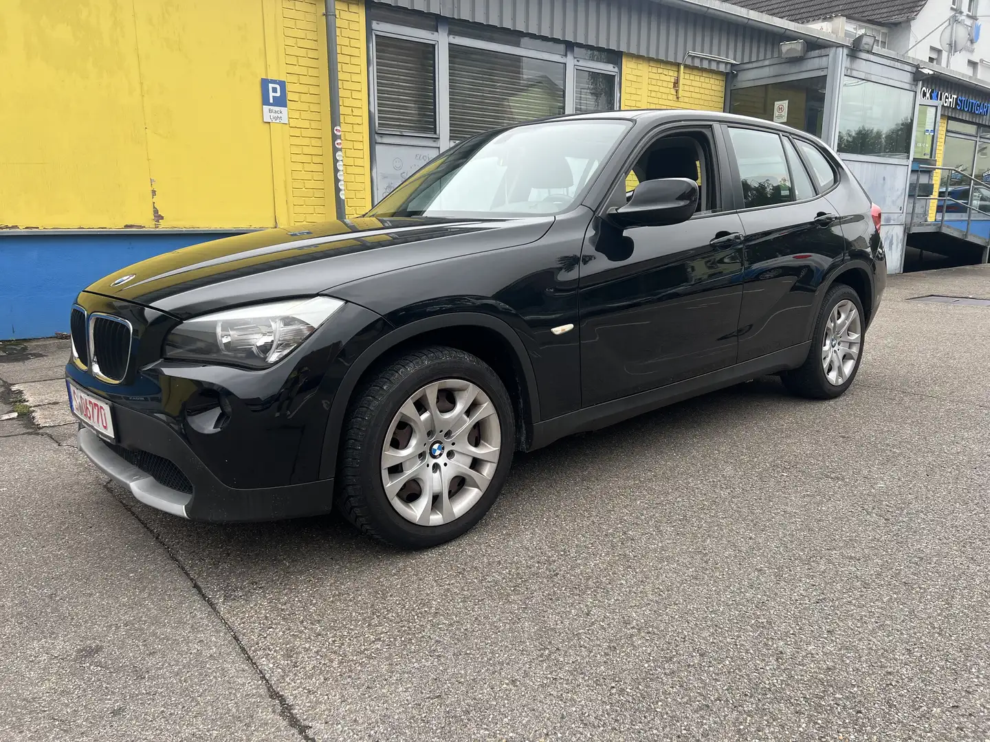 BMW X1 18 i sDrive Schwarz - 2