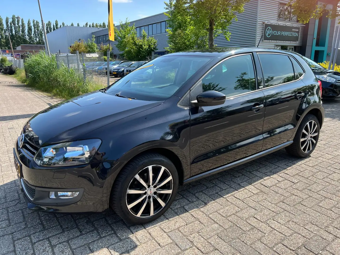 Volkswagen Polo 1.2 TSI Highline - AIRCO - 5 DEURS - ZWART ! Zwart - 2