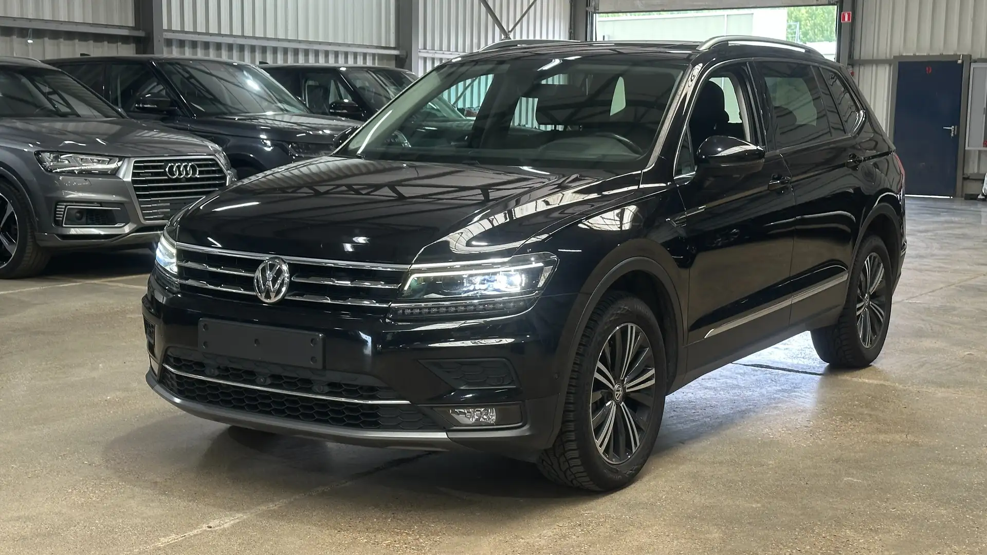 Volkswagen Tiguan 2.0 TDi SCR Comfortline BMT DSG Noir - 1