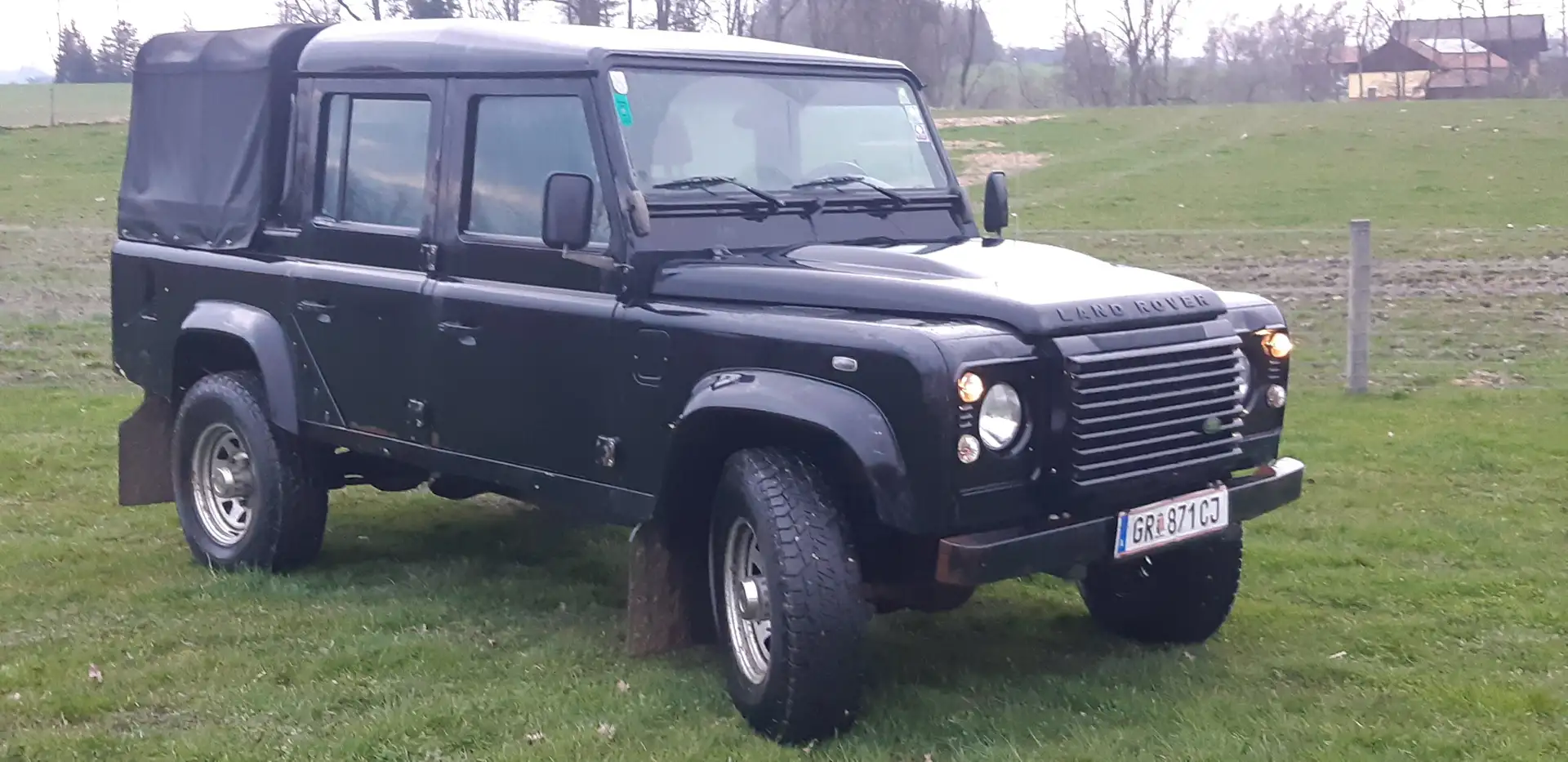 Land Rover Defender - 1