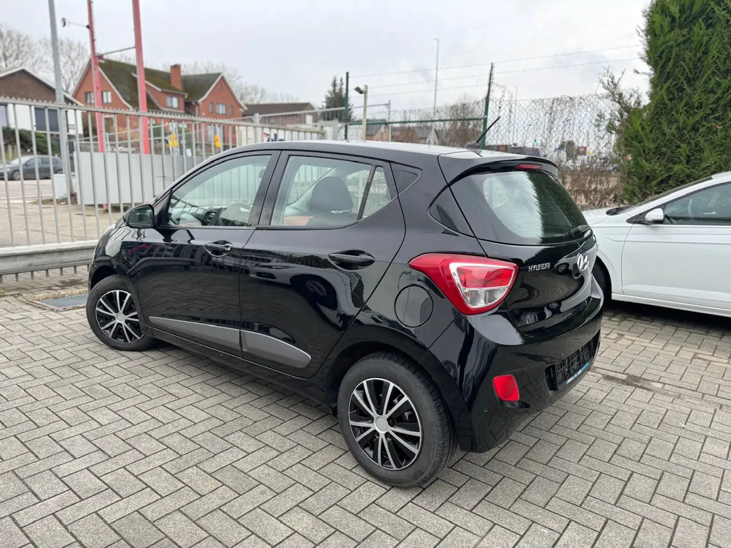 Hyundai i10 1.0i / Pakeersenoren / Cruis control * GARANTIE * Zwart - 2