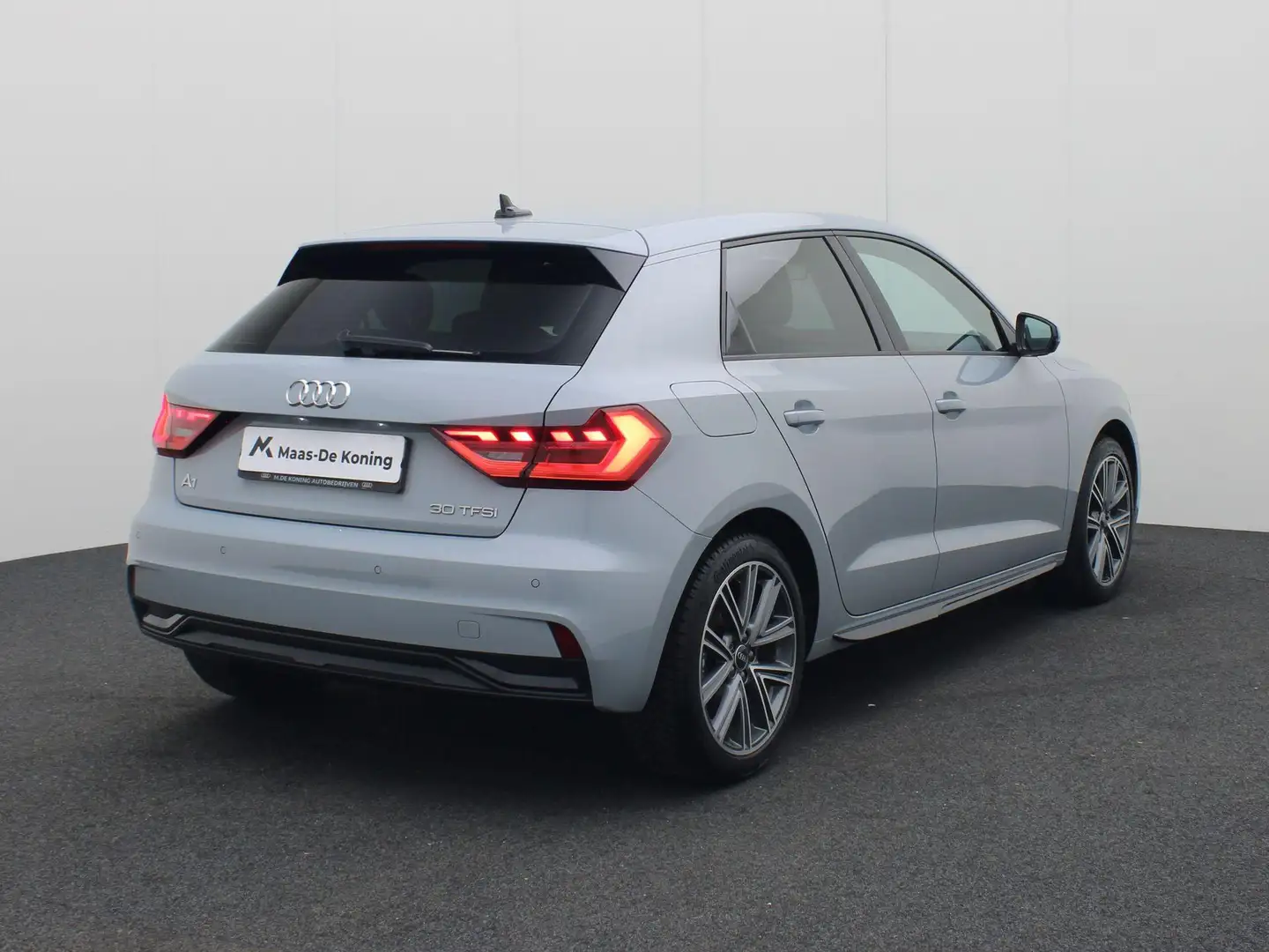 Audi A1 Sportback 30 TFSI/110PK Advanced edition · App con Gris - 2