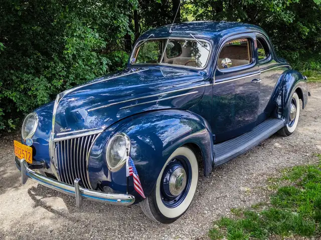 Ford Deluxe 5-Window Coupé (V8 Flathead)