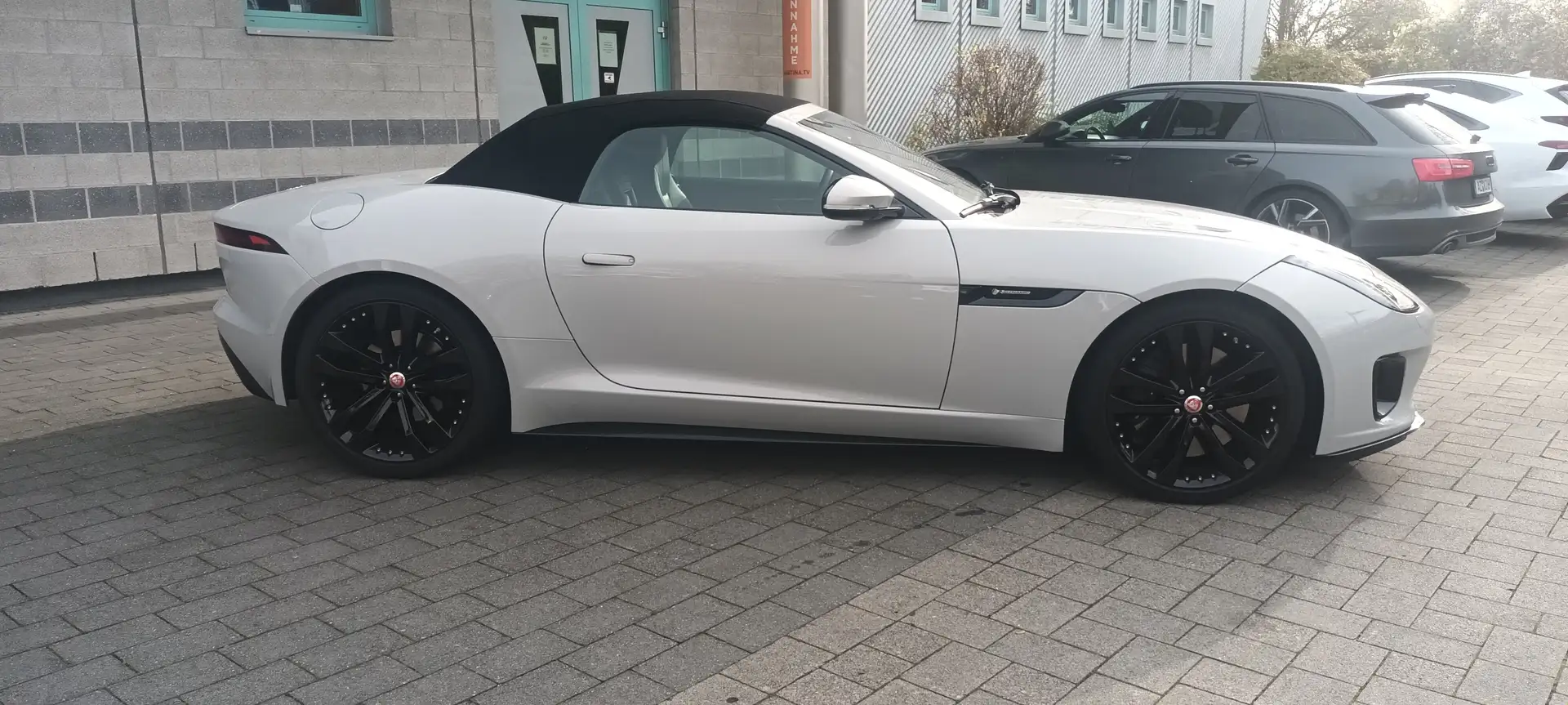 Jaguar F-Type F-Type Cabriolet Cabriolet AWD Aut. R-Dynamic Grau - 2