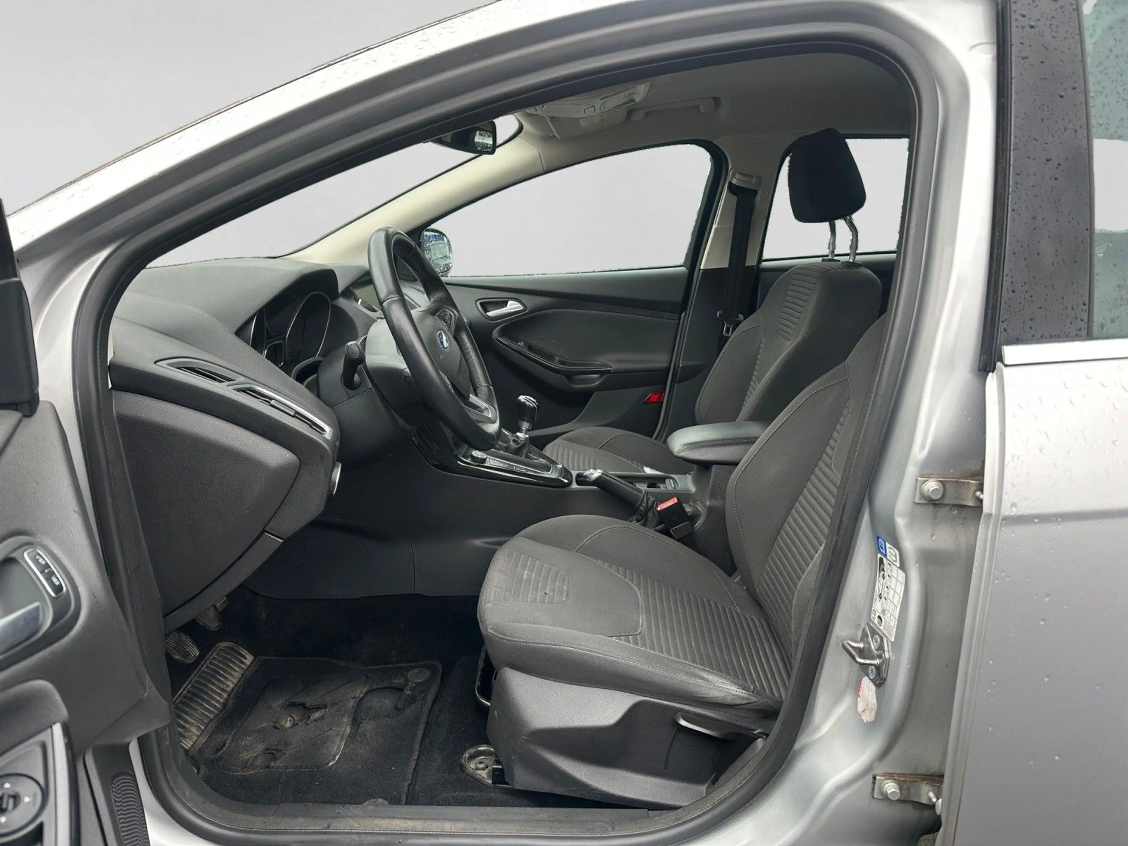 Ford Focus Turnier 1.5l*Titanium*PDC* — photo 12