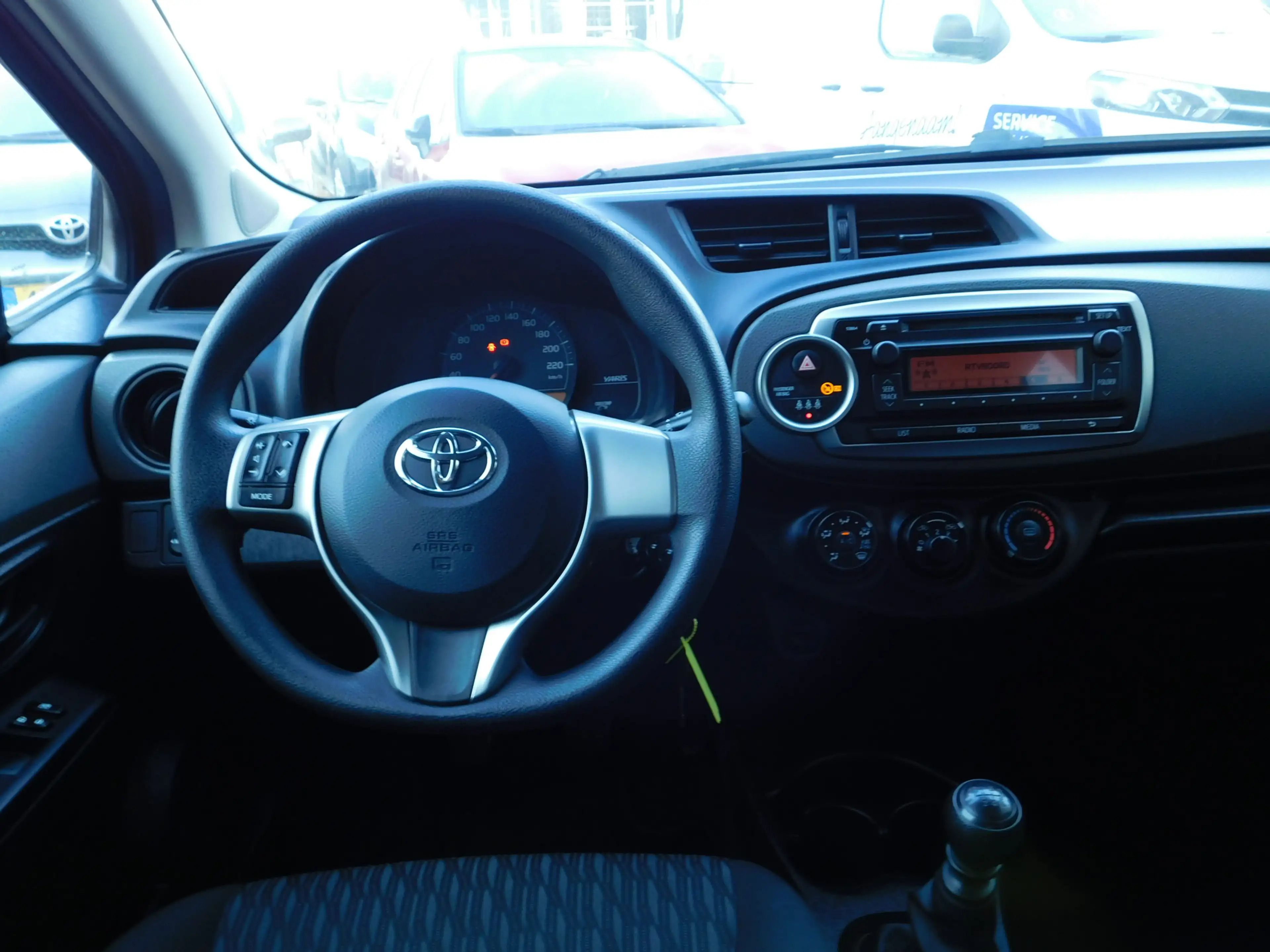 Toyota Yaris 1.3 VVT-i Now — photo 9