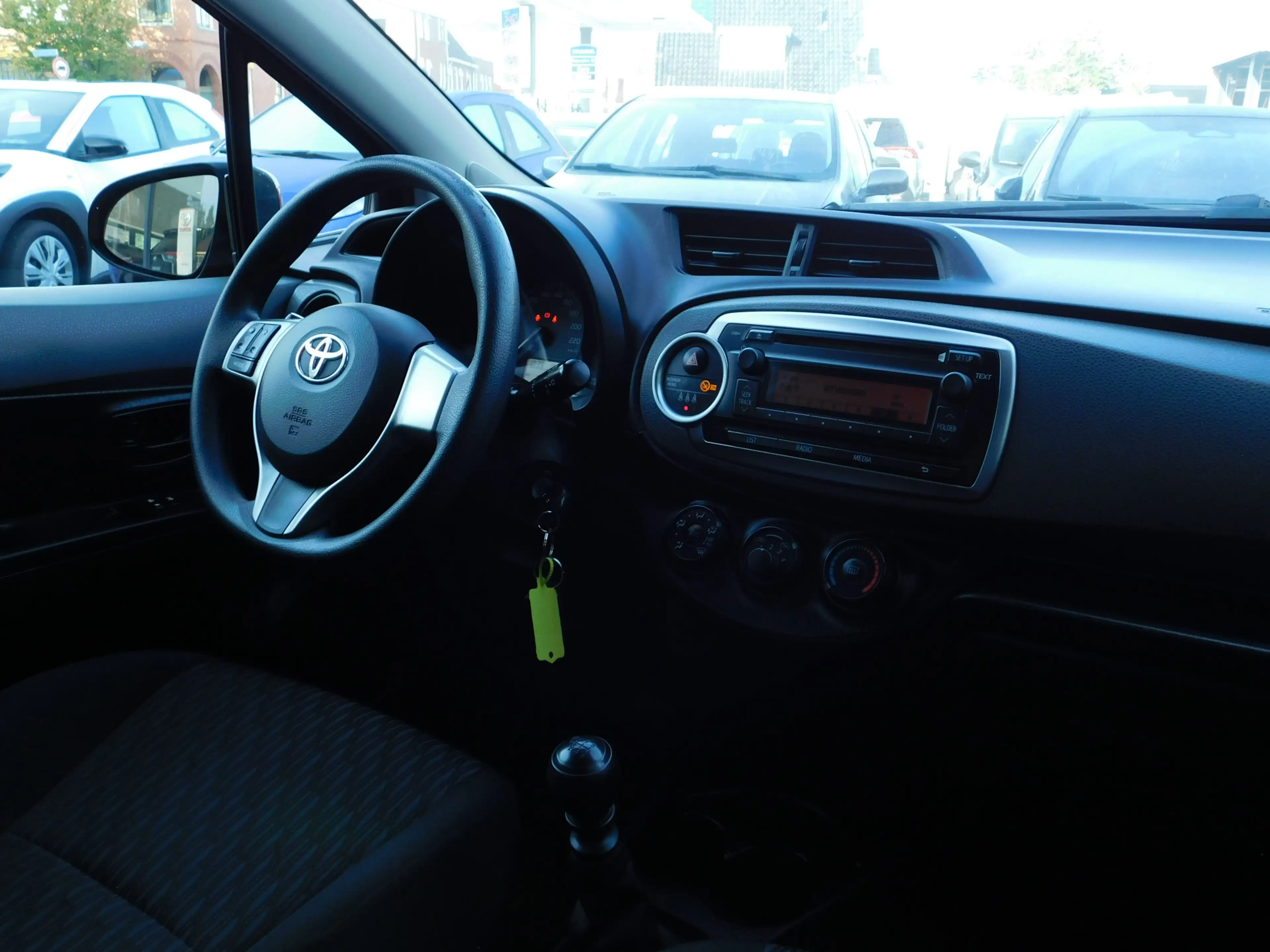 Toyota Yaris 1.3 VVT-i Now — photo 10