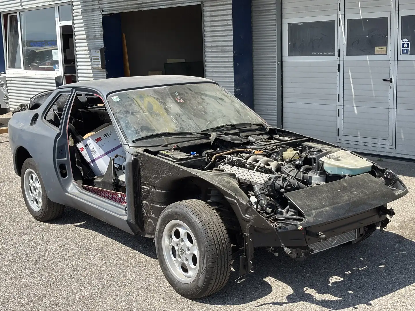 Porsche 944 - 1