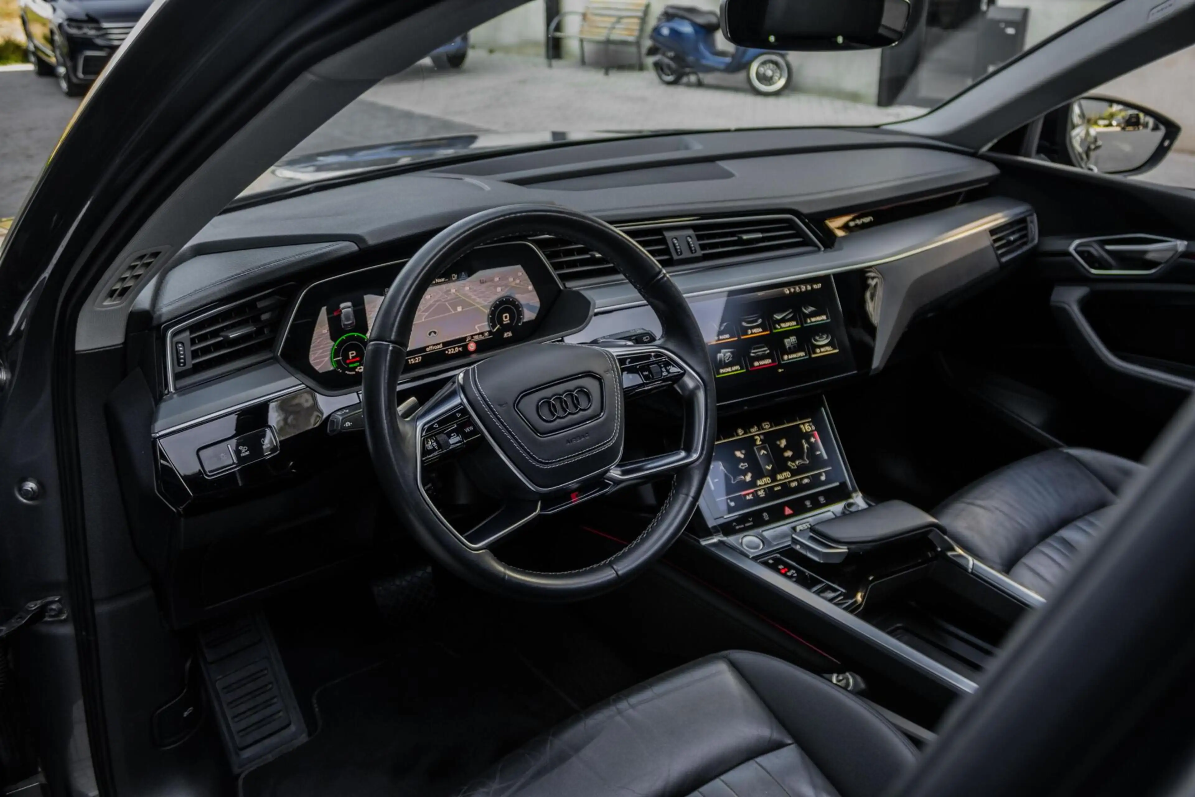 Audi e-tron 50 Quattro S 71 kWh | PANO | LEER | CARPLAY | 23" — photo 2
