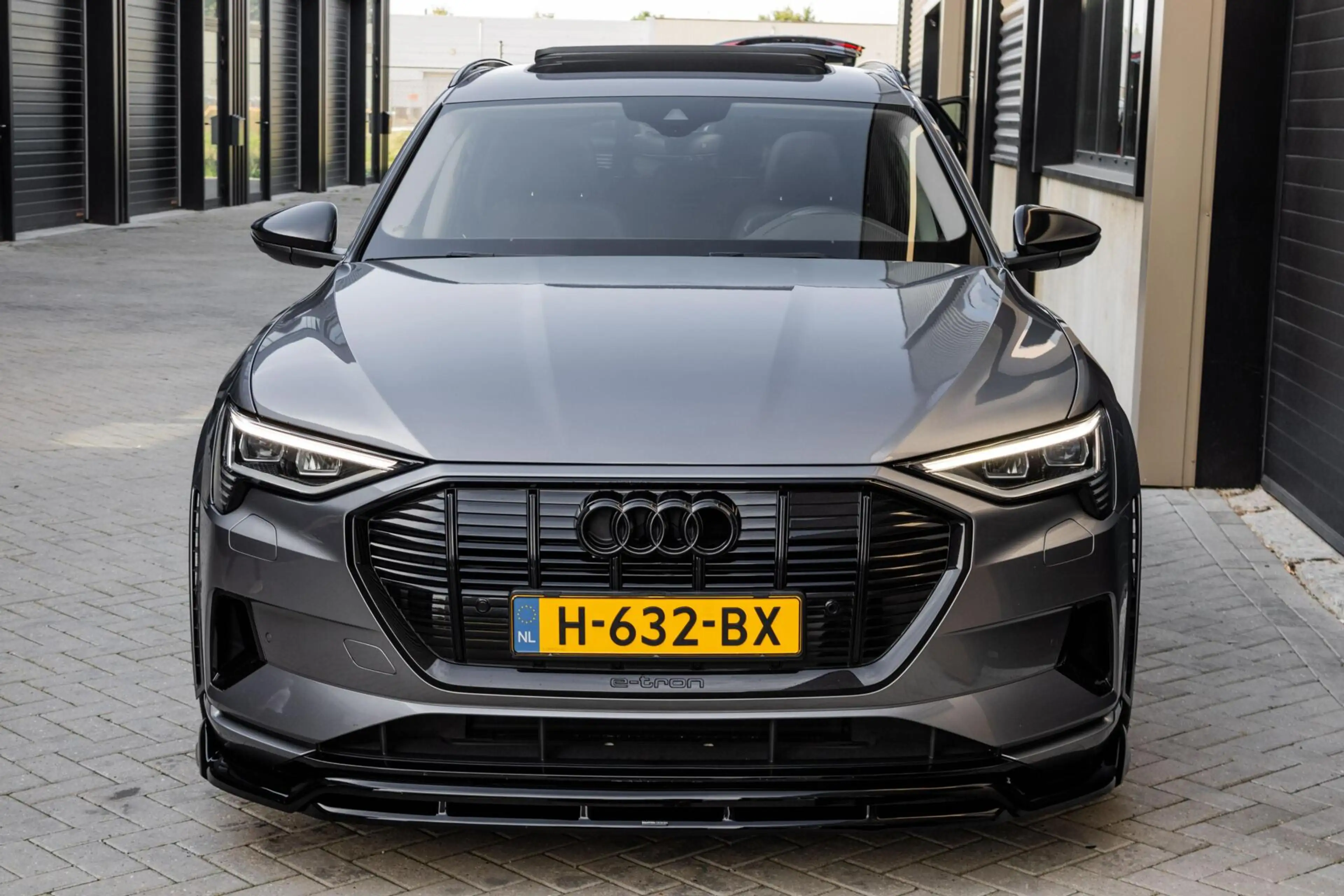 Audi e-tron 50 Quattro S 71 kWh | PANO | LEER | CARPLAY | 23" — photo 8