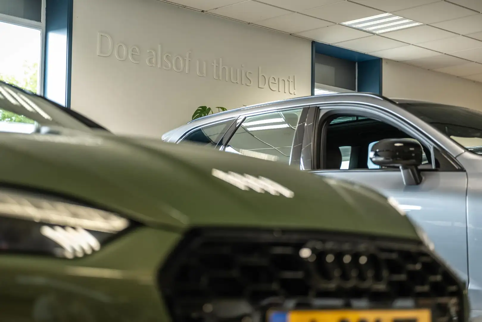 Volvo V40 1.6 T3 Momentum |CRUISE|STOELVERW|2DE EIGENAAR Noir - 2