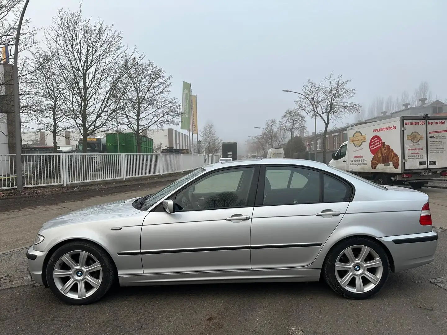 BMW 320 320i Silber - 2