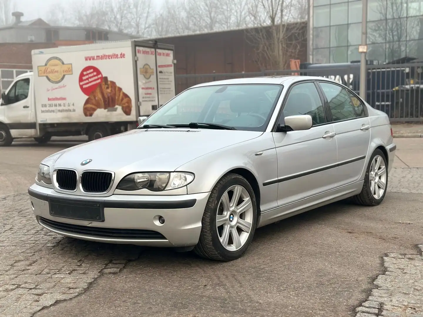 BMW 320 320i Silber - 1
