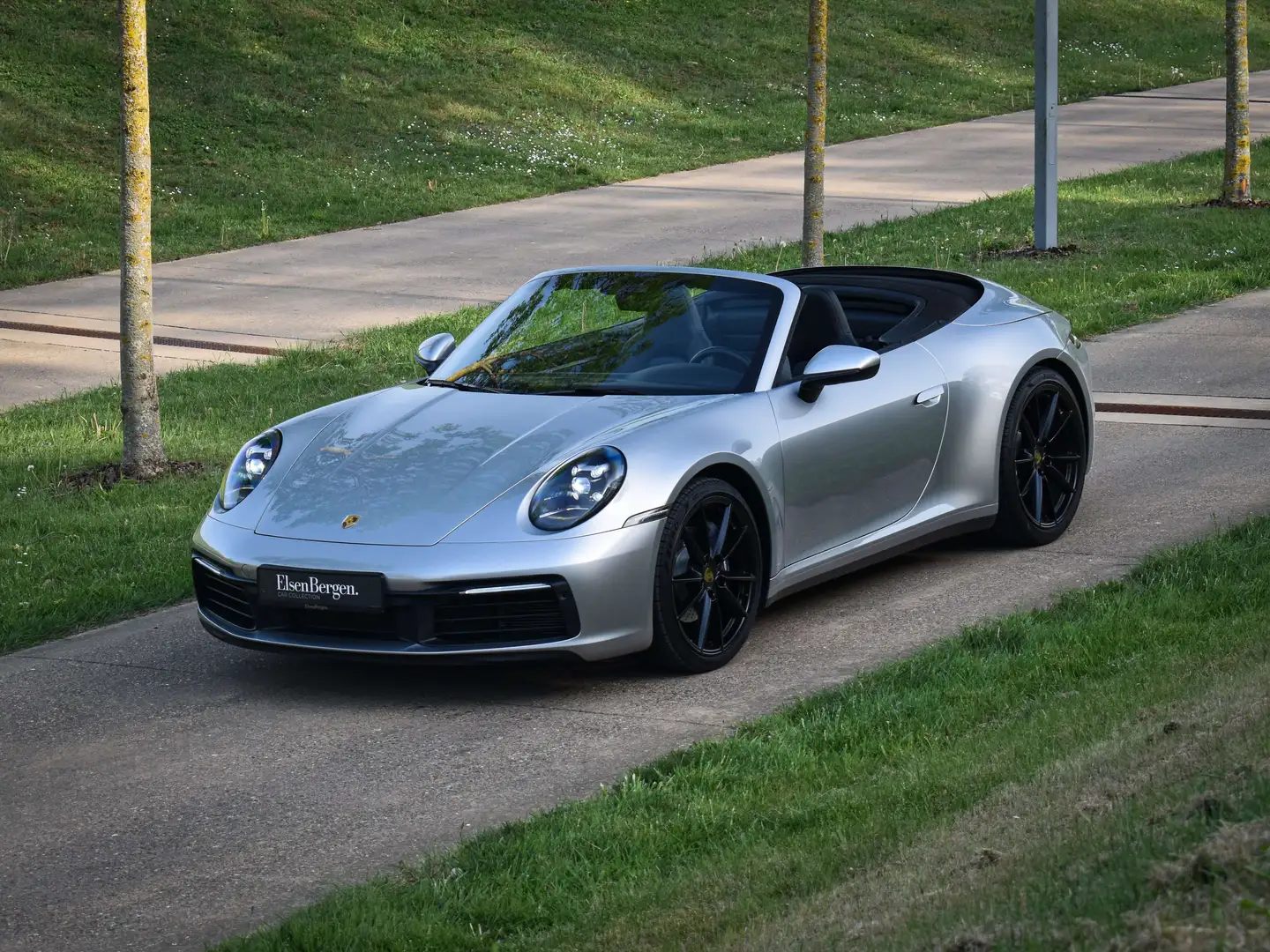 Porsche 992 Carrera 4 Cabriolet / GT Silver / 1ST OWNER Silber - 1